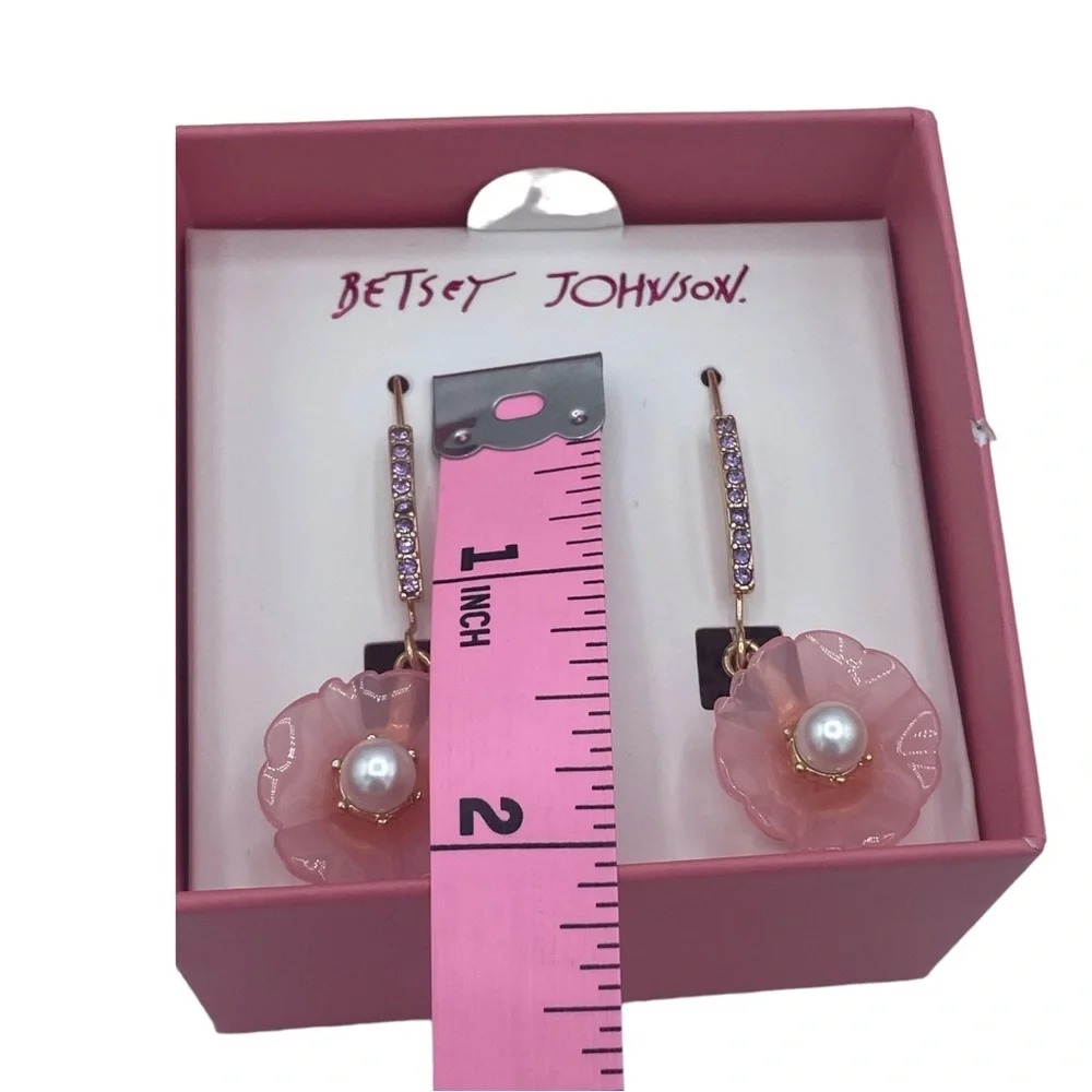 NIB Betsey Johnson enchanted Spring Pink Resin Enchanted Flower Drop Earrings